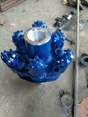 Su kuyusu ve dikey sondaj için 700 mm 28 inç montajlı bit delik açıcı