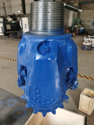 Fabrika ipliği 6 5/8FH IADC127 393.7mm Çelik Diş Matkabı Tricone Bit