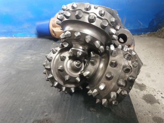Fabrika 12 inç IADC537 Tricone Roller Cone Bit Petrol Kuyu Kuyruklama için